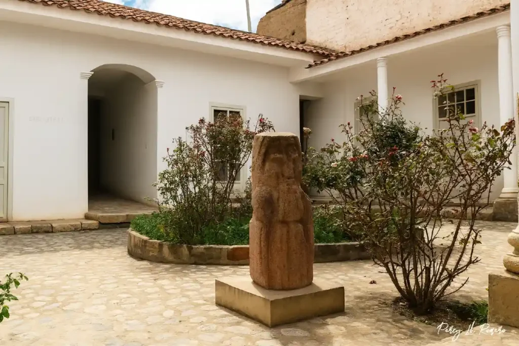 Fachada de la Casa de la Cultura Santiago Antúnez de Mayolo en Aija.