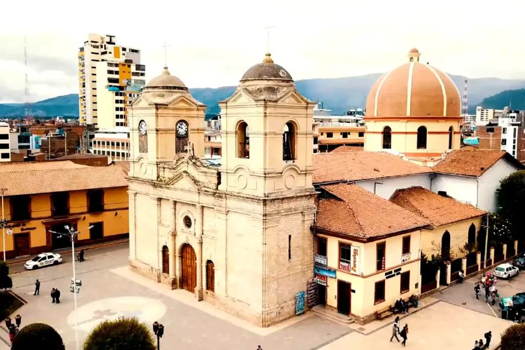 Catedral de Huancayo, arquitectura religiosa destacada entre los lugares turísticos de Huancayo.