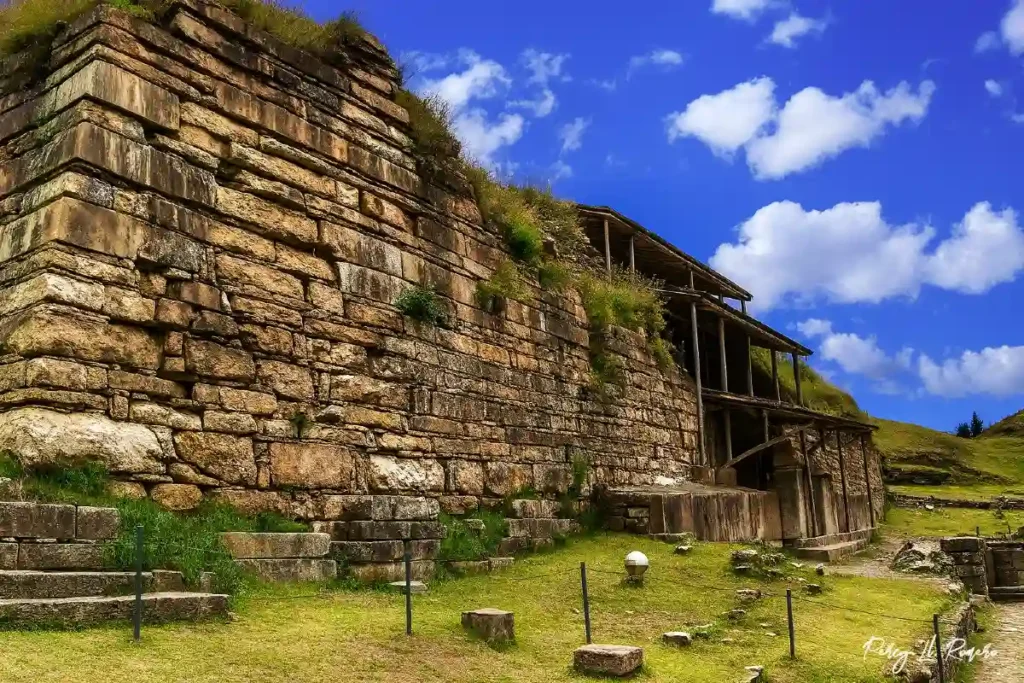 Vista del templo ceremonial de Chavín de Huántar, ícono de la cultura andina