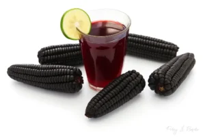 Chicha morada es una bebida típica de la gastronomía peruana