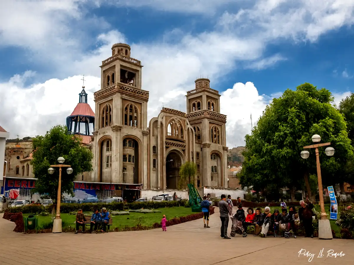 Vista de la plaza de armas de huaraz