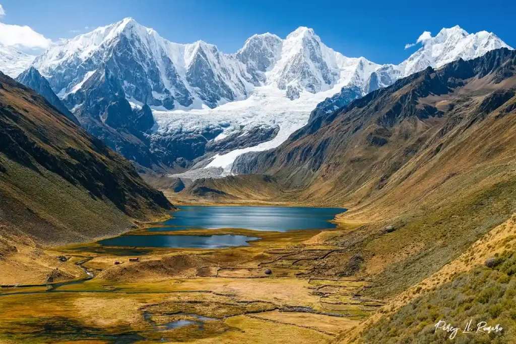 Vista del mirador de Chiquián con la Cordillera Huayhuash