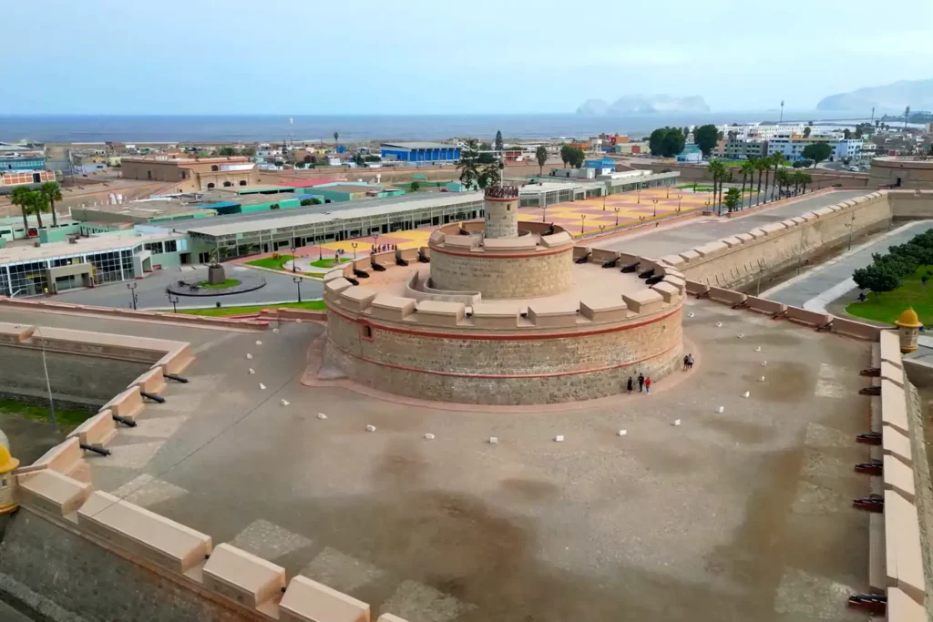 Vista aérea de la Fortaleza del Real Felipe en el Callao