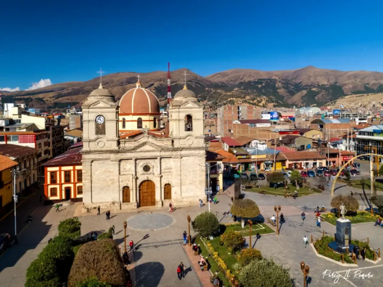 Catedral de Huancayo y Plaza de la Constitución, uno de los lugares turísticos de Huancayo