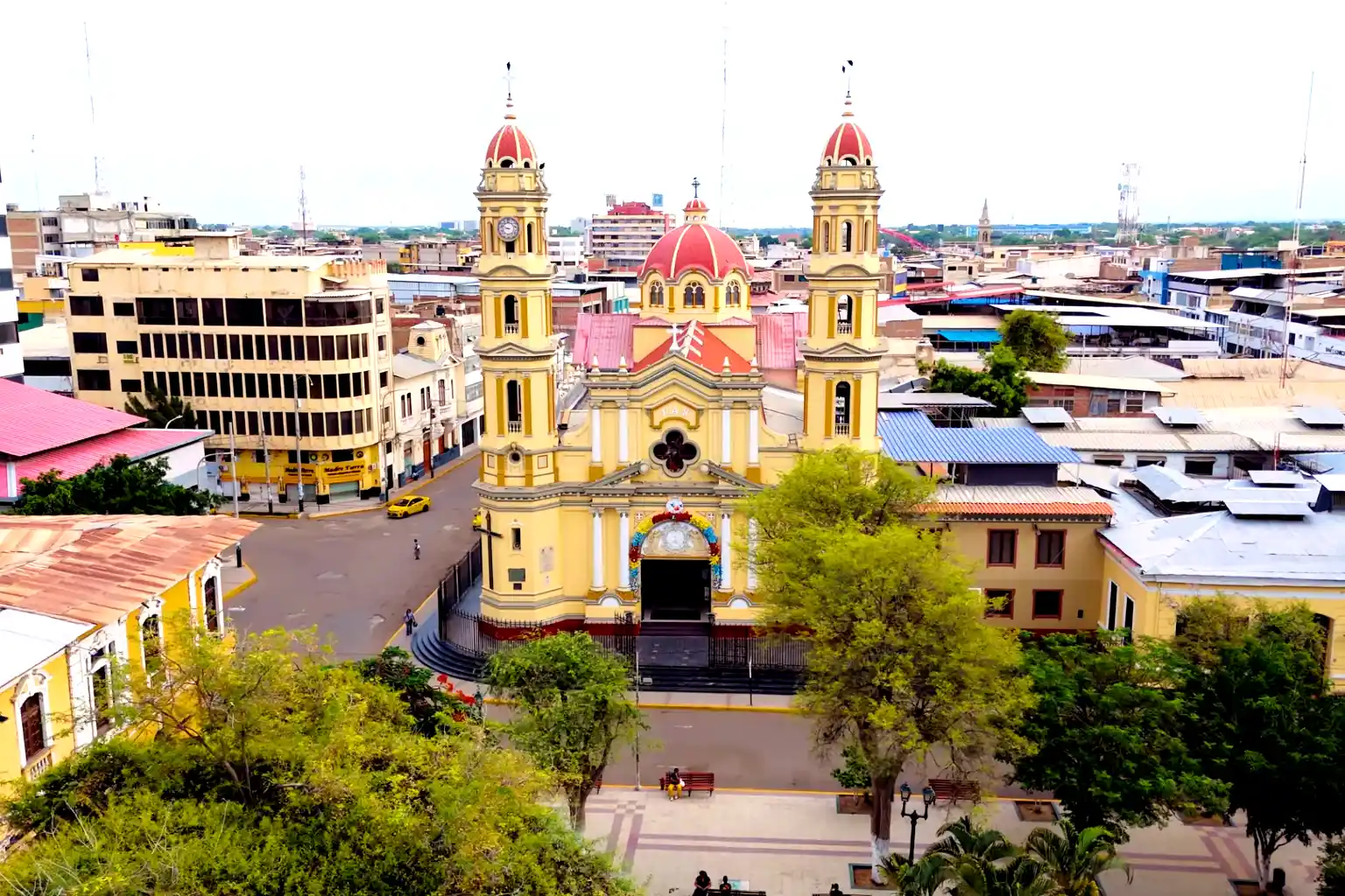 Catedral de Piura en el centro histórico, uno de los lugares turísticos de Piura más emblemáticos por su arquitectura y valor cultural.