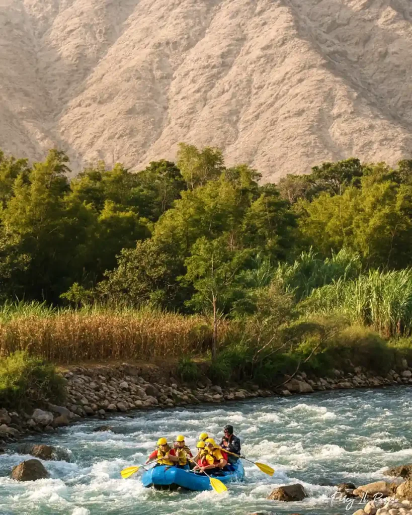 Rafting en el río Cañete, Lunahuaná, actividad de aventura en uno de los atractivos turísticos de la región costa.