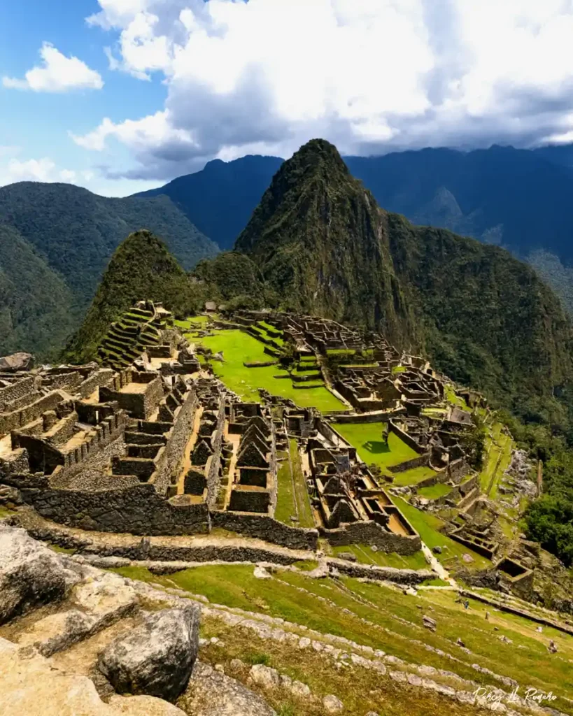 Machu Picchu en Cusco es uno de los lugares turísticos de la sierra del Perú reconocido como maravilla del mundo