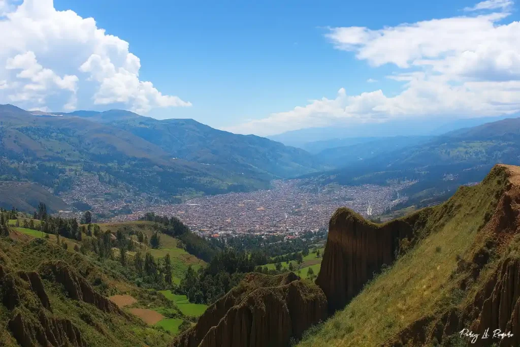 Mirador Boca del Sapo en Huaraz con vista panorámica del valle y los nevados