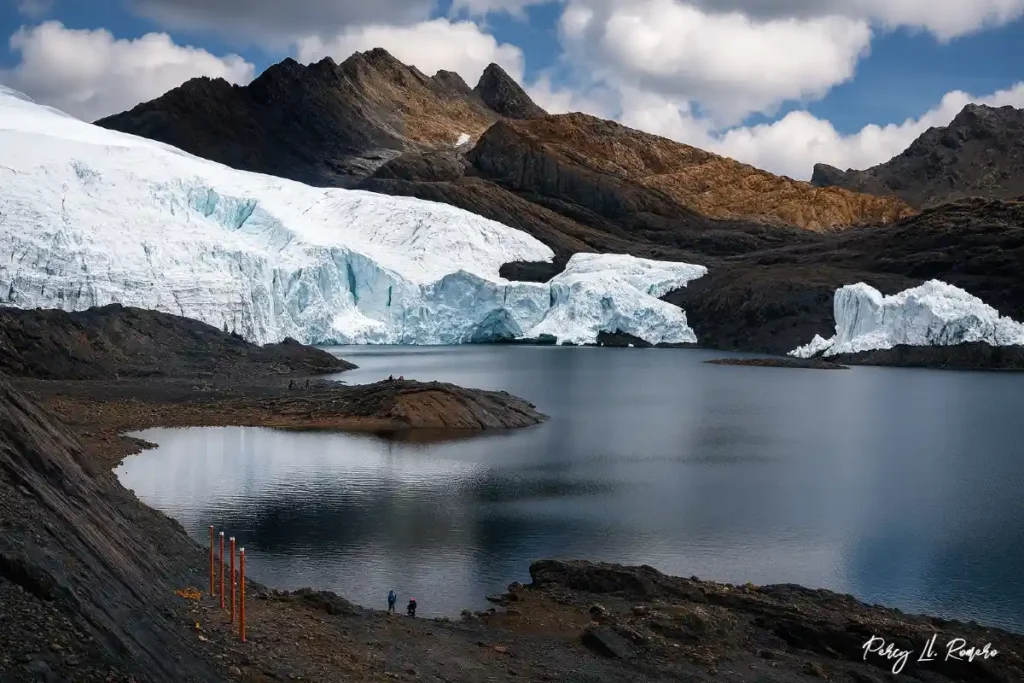 Paisaje del nevado Pastoruri y aguas gasificadas de Pumapampa