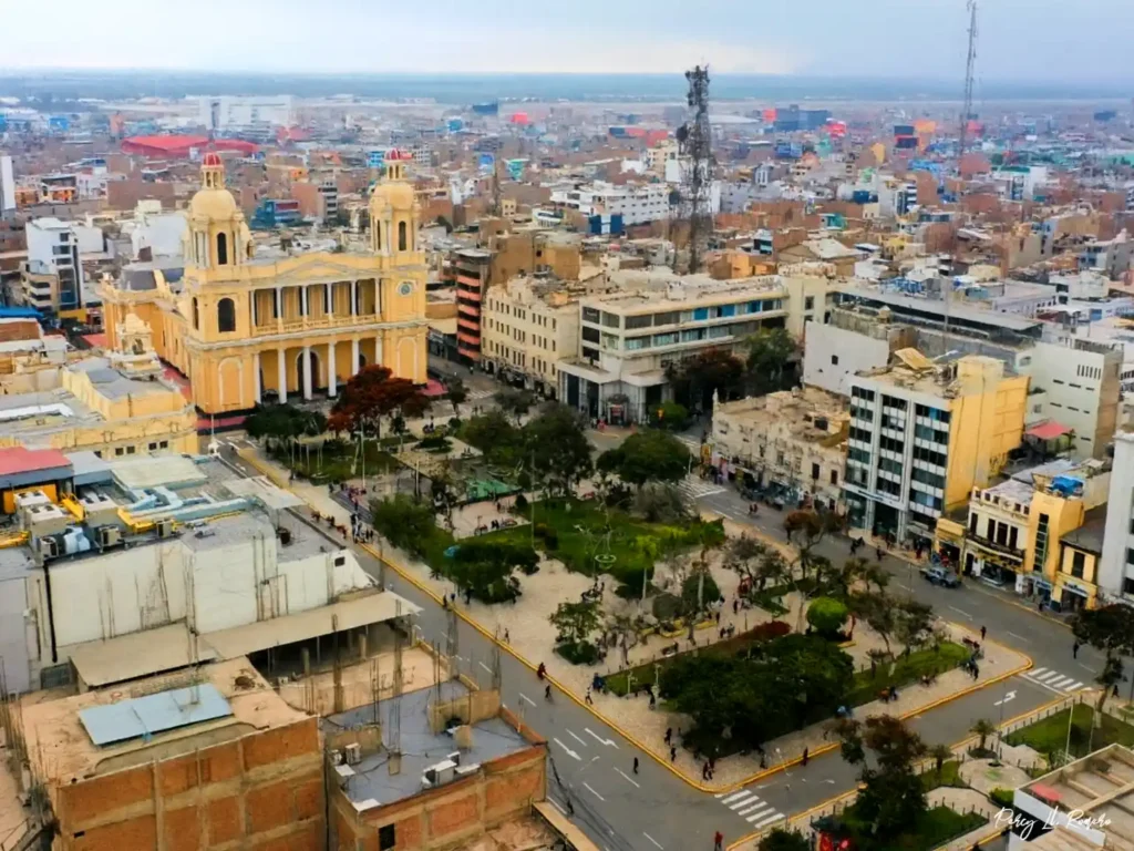 Vista aérea de la plaza de armas de Chiclayo