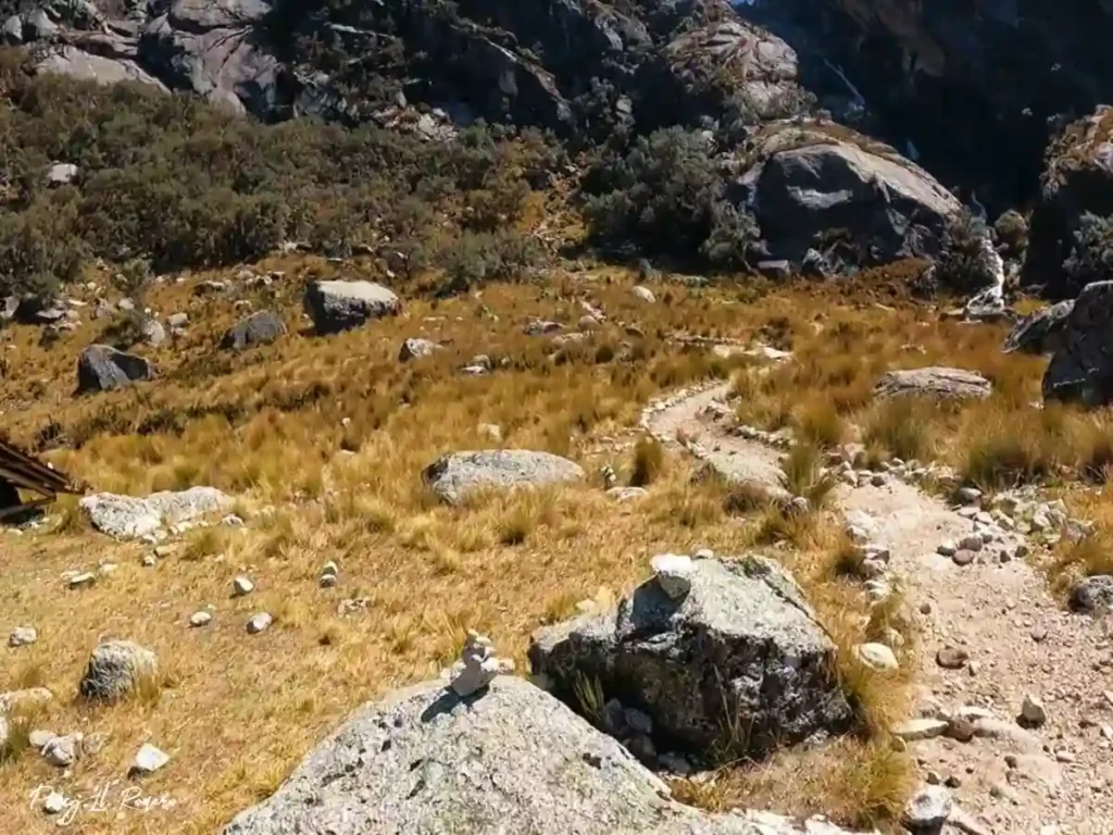 Pendientes suaves camino a la laguna churup