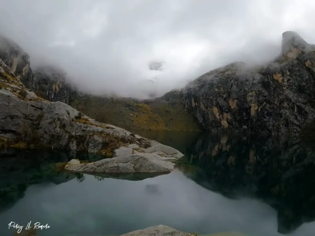 Laguna Churup en temporada de lluvias