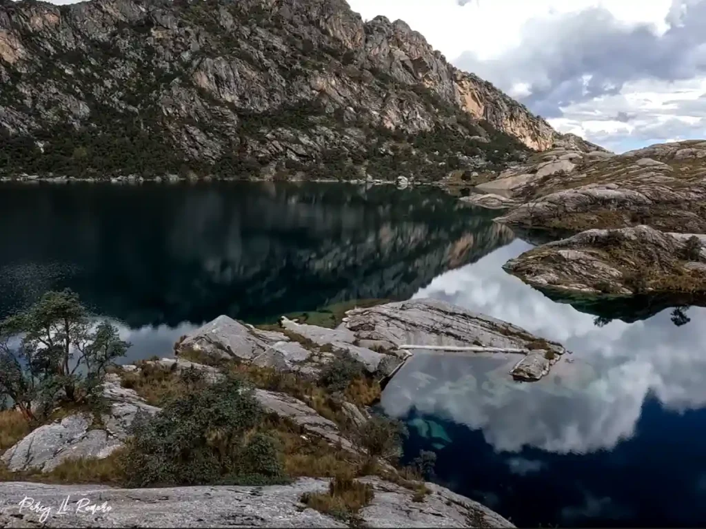 majestuosa vista de la laguna churup