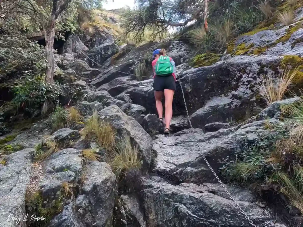 Tramo técnico y zona de cuerdas camino a la laguna churup