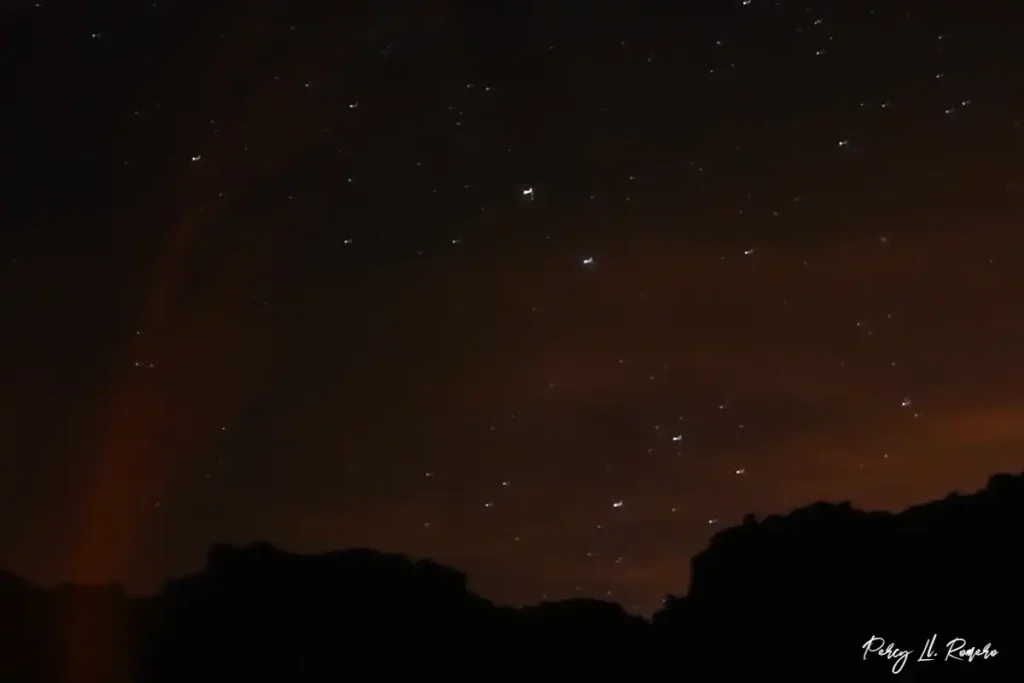 Hermoso cielo estrellado en Marcahuasi