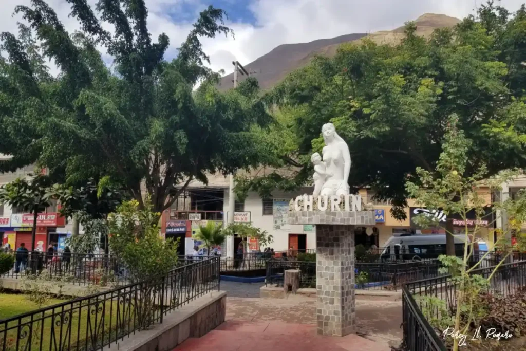 qué hacer en churín: recorrer la plaza de armas